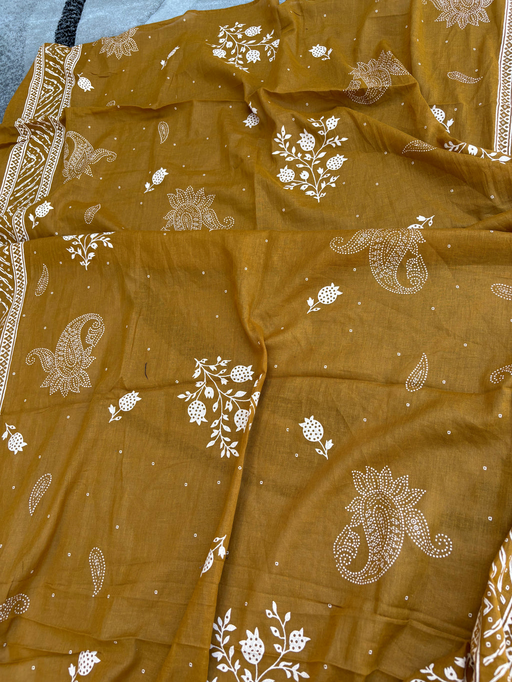 Golden mustard floral set