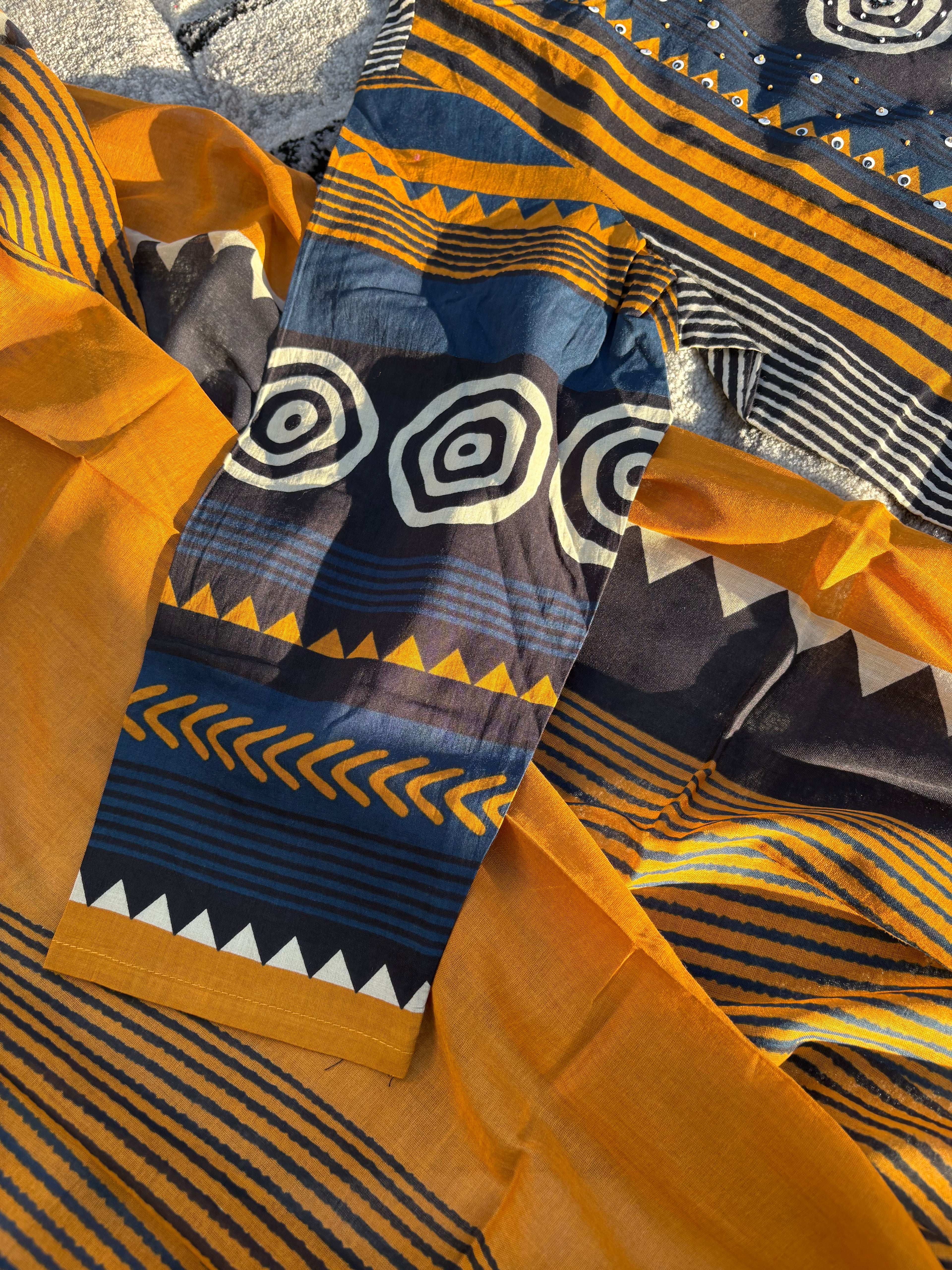 Ochre - ebony vertical set